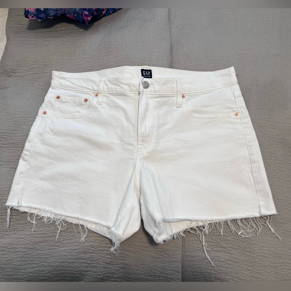 White GAP shorts
